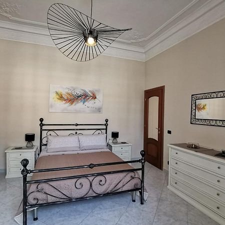 Апартаменты Casa In Centro Вентимилья Экстерьер фото