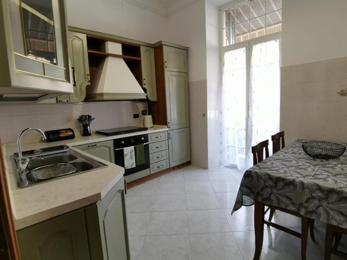 Апартаменты Casa In Centro Вентимилья Экстерьер фото