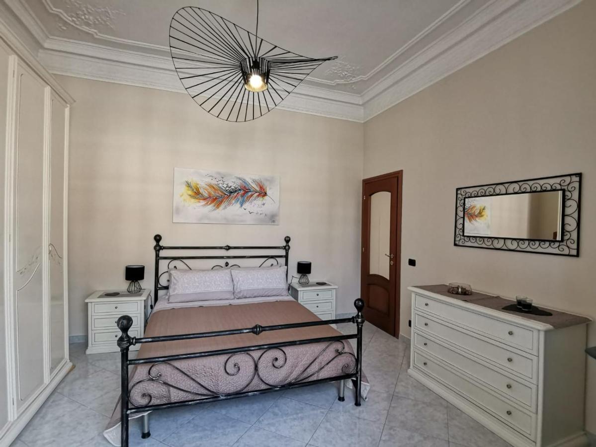 Апартаменты Casa In Centro Вентимилья Экстерьер фото